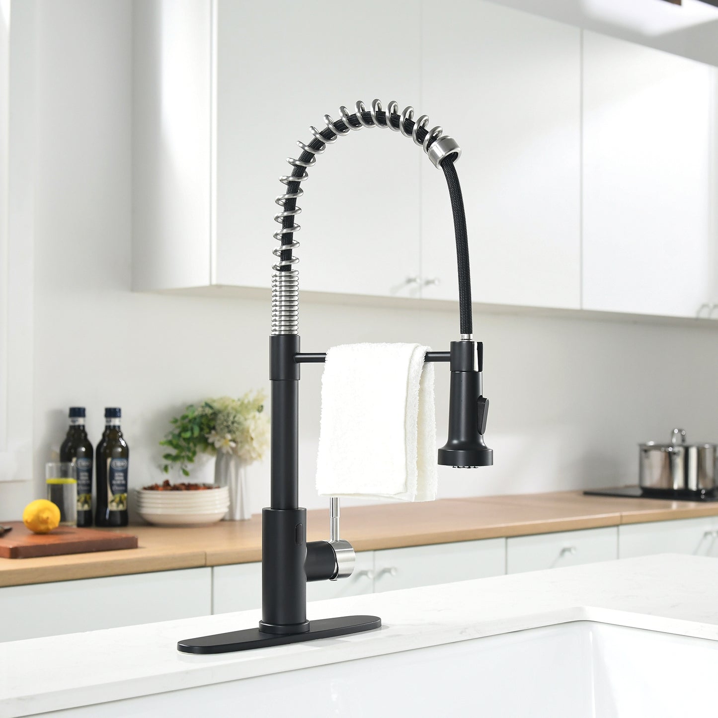 Single-Handle Touchless Sensor Gooseneck Pull-Down Sprayer Kitchen Faucet