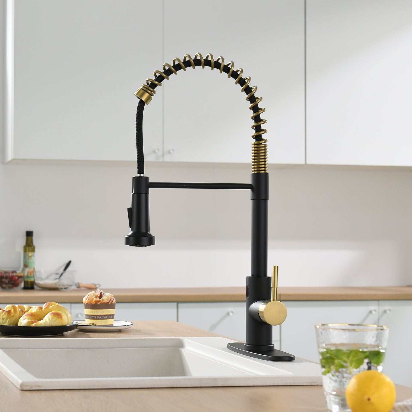 Single-Handle Touchless Sensor Gooseneck Pull-Down Sprayer Kitchen Faucet