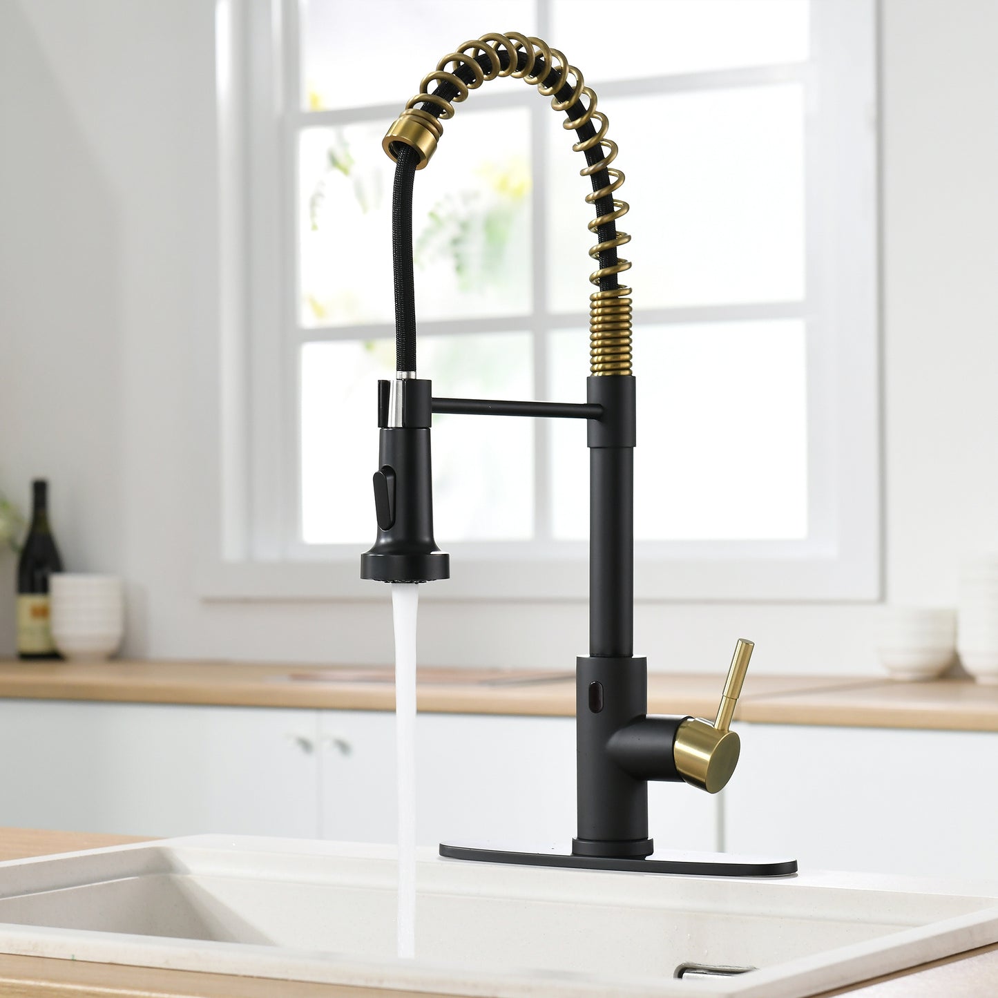 Single-Handle Touchless Sensor Gooseneck Pull-Down Sprayer Kitchen Faucet
