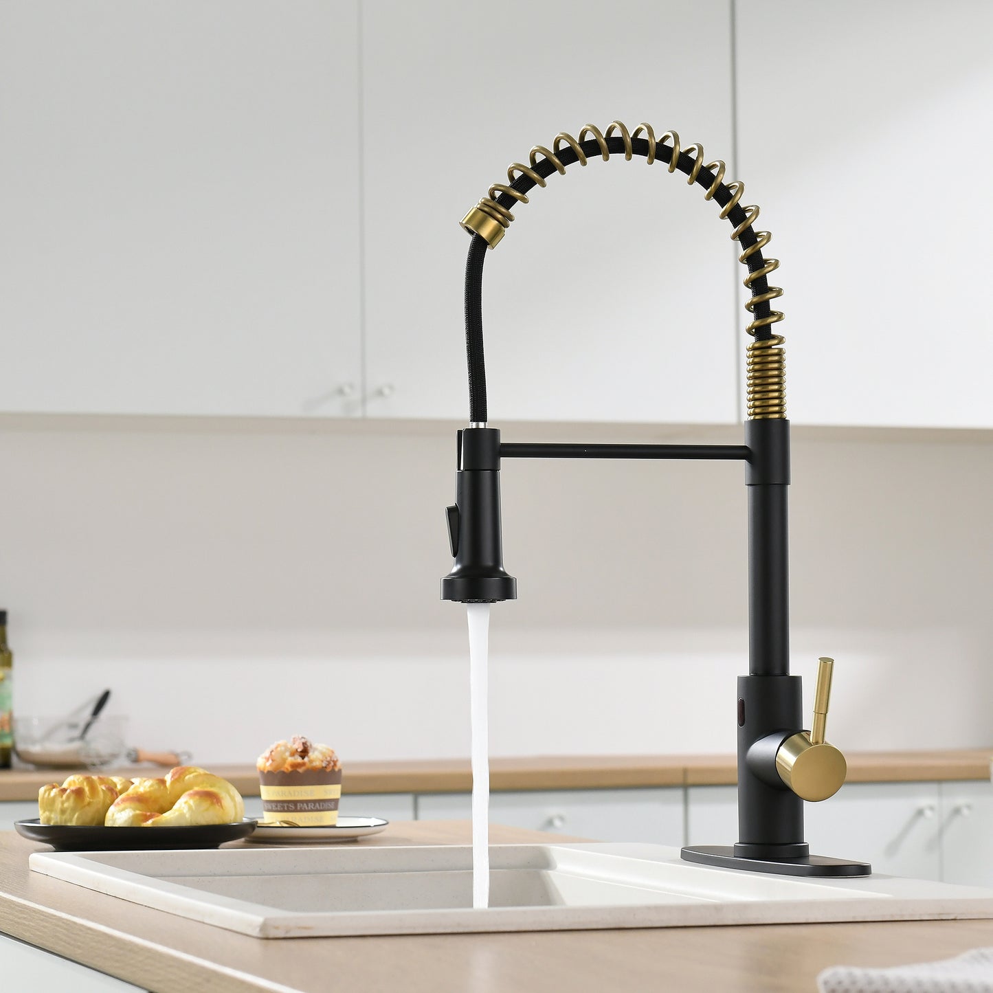 Single-Handle Touchless Sensor Gooseneck Pull-Down Sprayer Kitchen Faucet