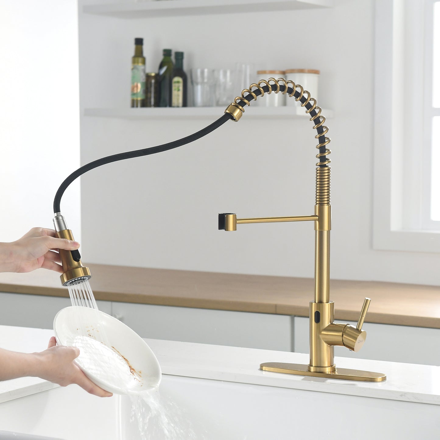 Single-Handle Touchless Sensor Gooseneck Pull-Down Sprayer Kitchen Faucet