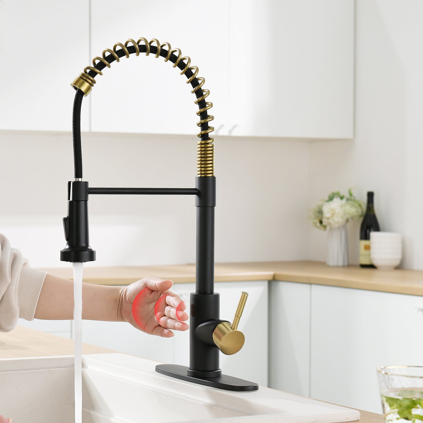 Single-Handle Touchless Sensor Gooseneck Pull-Down Sprayer Kitchen Faucet