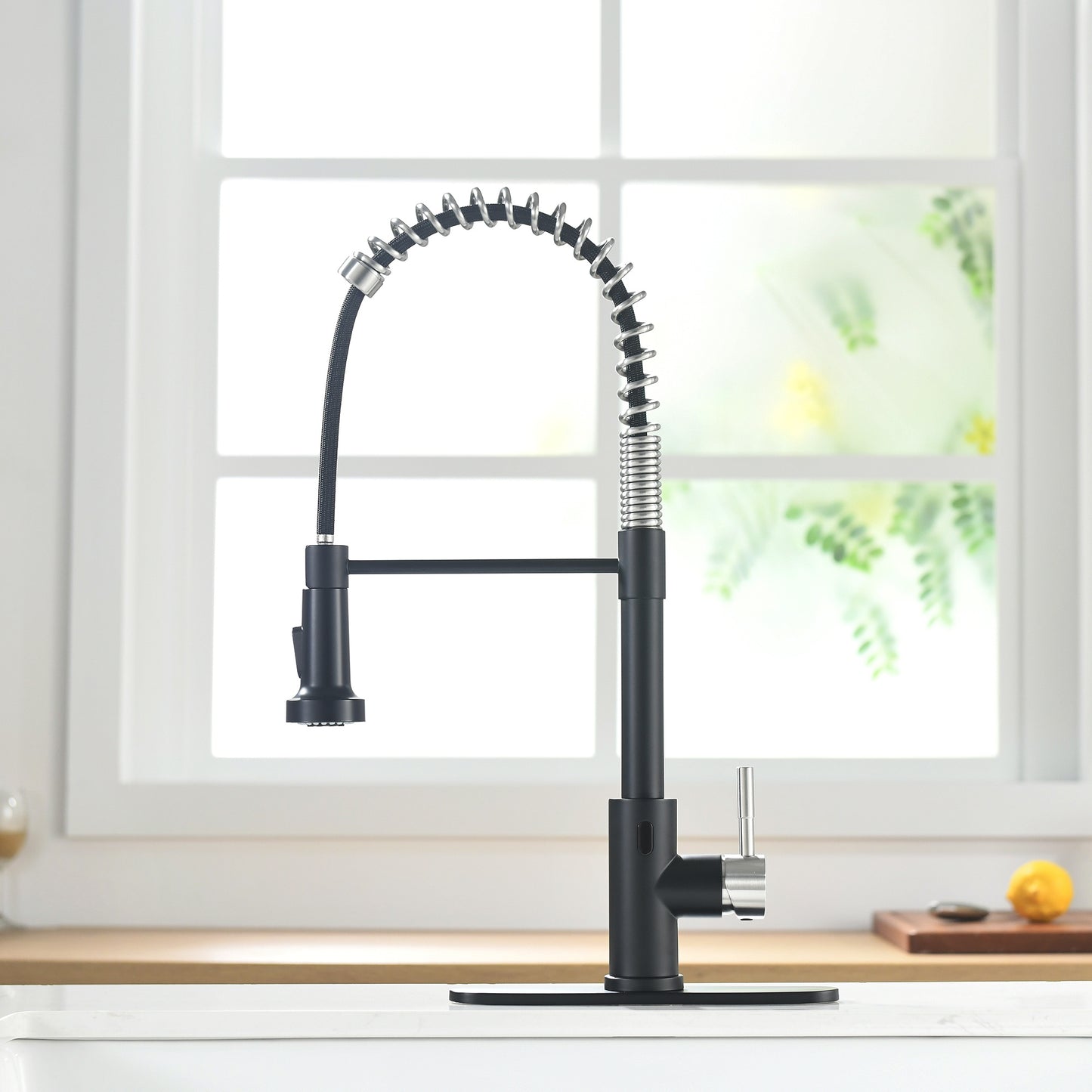 Single-Handle Touchless Sensor Gooseneck Pull-Down Sprayer Kitchen Faucet