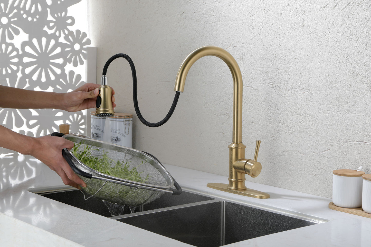 A|M Aquae Kitchen Faucet with Pull Down Sprayer