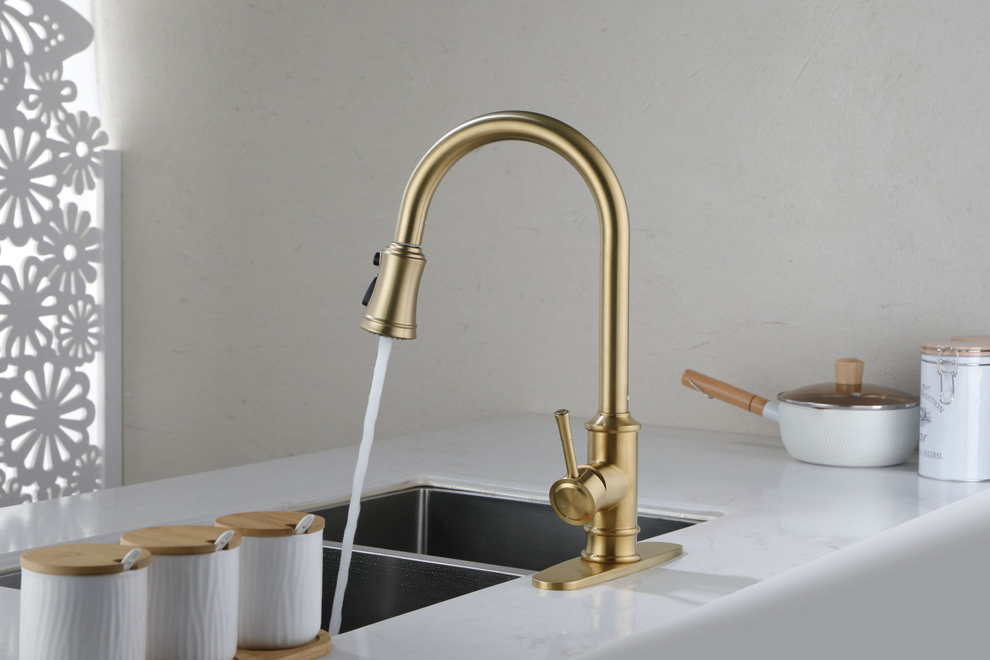 A|M Aquae Kitchen Faucet with Pull Down Sprayer