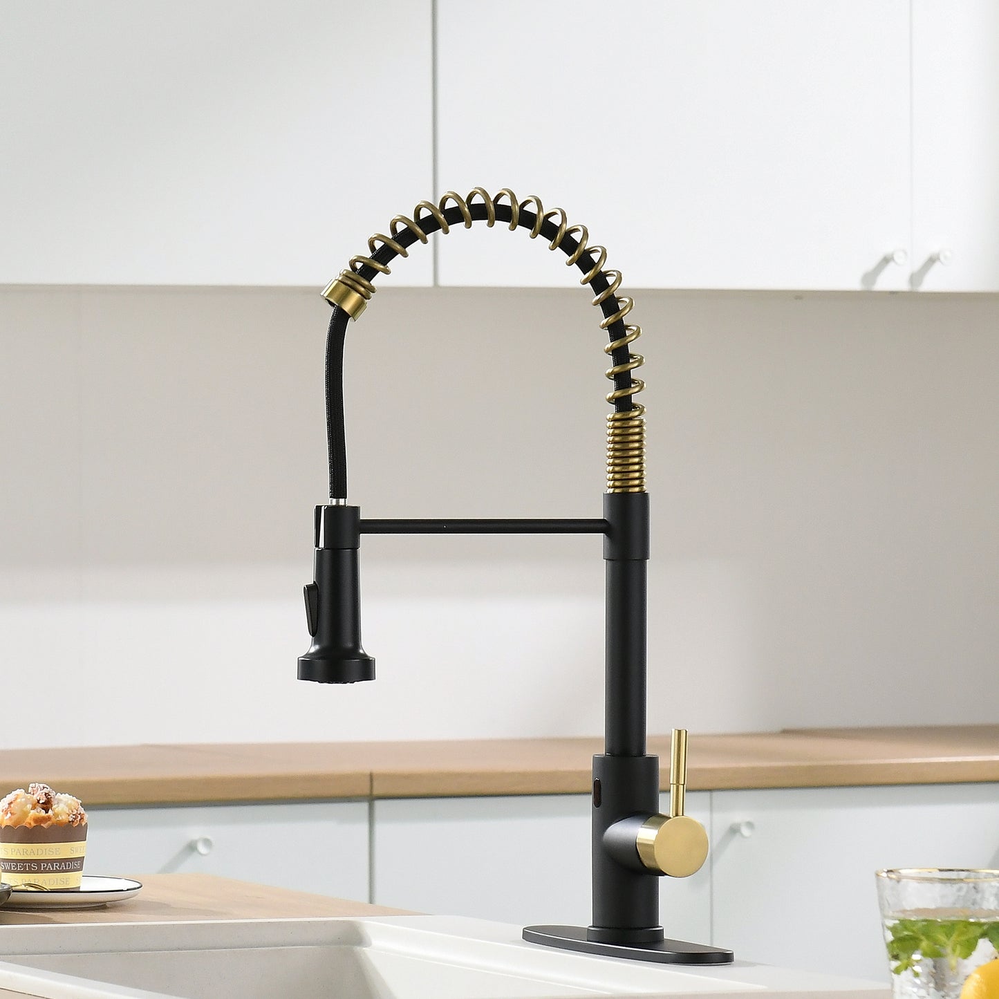 Single-Handle Touchless Sensor Gooseneck Pull-Down Sprayer Kitchen Faucet