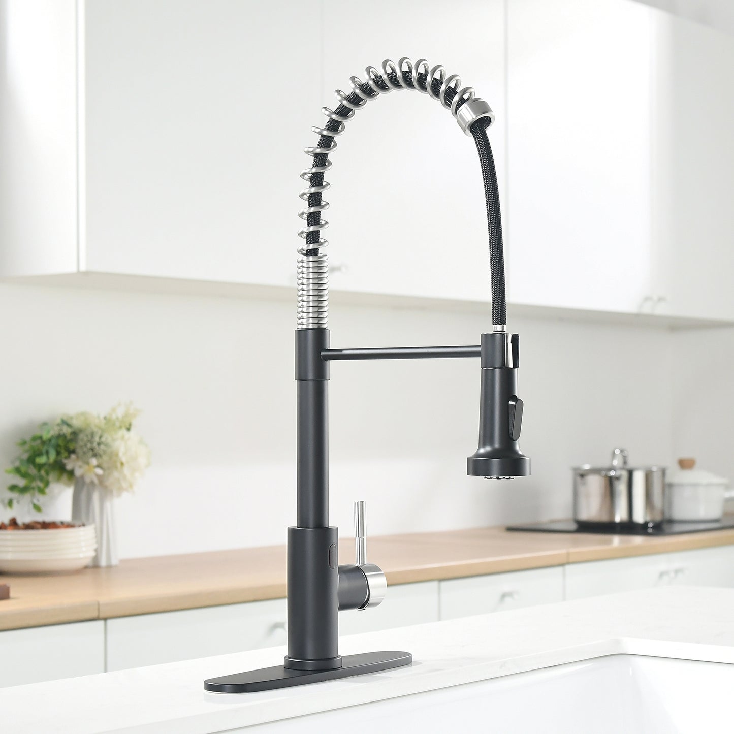 Single-Handle Touchless Sensor Gooseneck Pull-Down Sprayer Kitchen Faucet