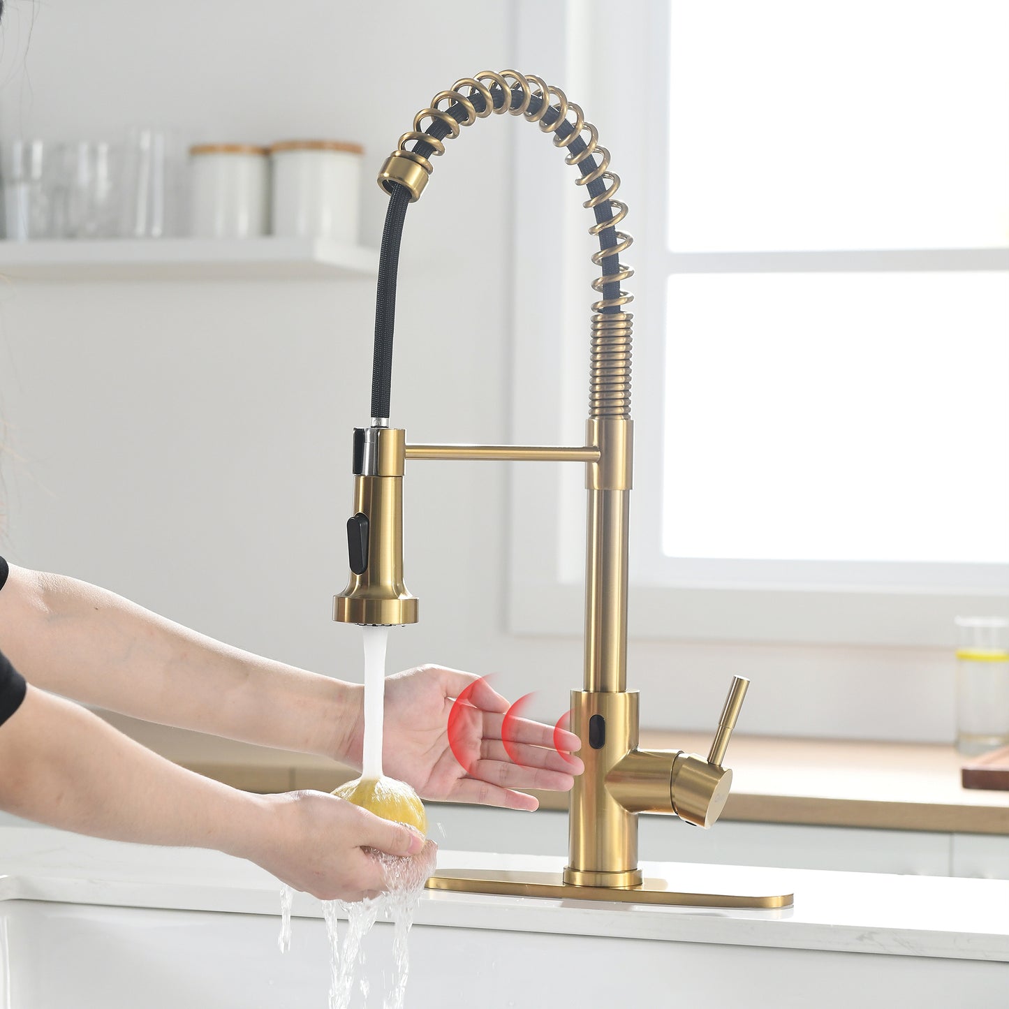 Single-Handle Touchless Sensor Gooseneck Pull-Down Sprayer Kitchen Faucet