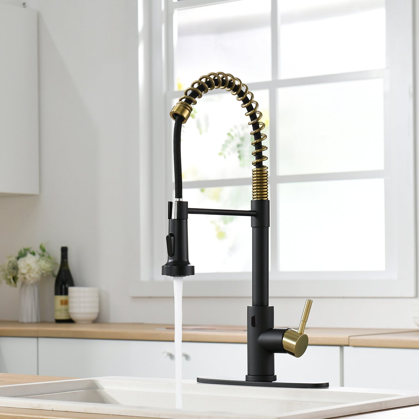 Single-Handle Touchless Sensor Gooseneck Pull-Down Sprayer Kitchen Faucet