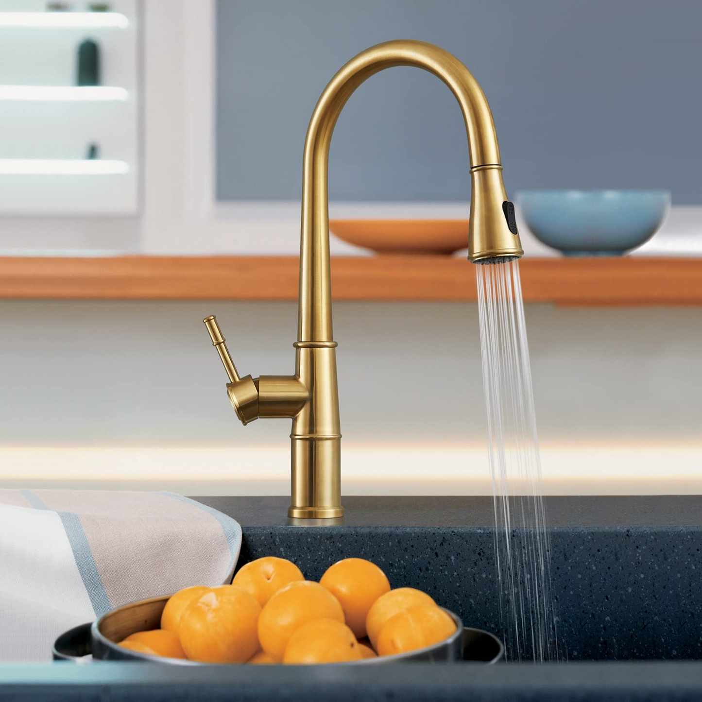 AvaMalis A|M Aquae Gold Kitchen Faucet with Pull Down Sprayer; Brushed Gold Kitchen Sink Faucets 1Handle Single Hole Deck Mount High Arc 360 Degree Swivel Pull Out Kitchen Faucets