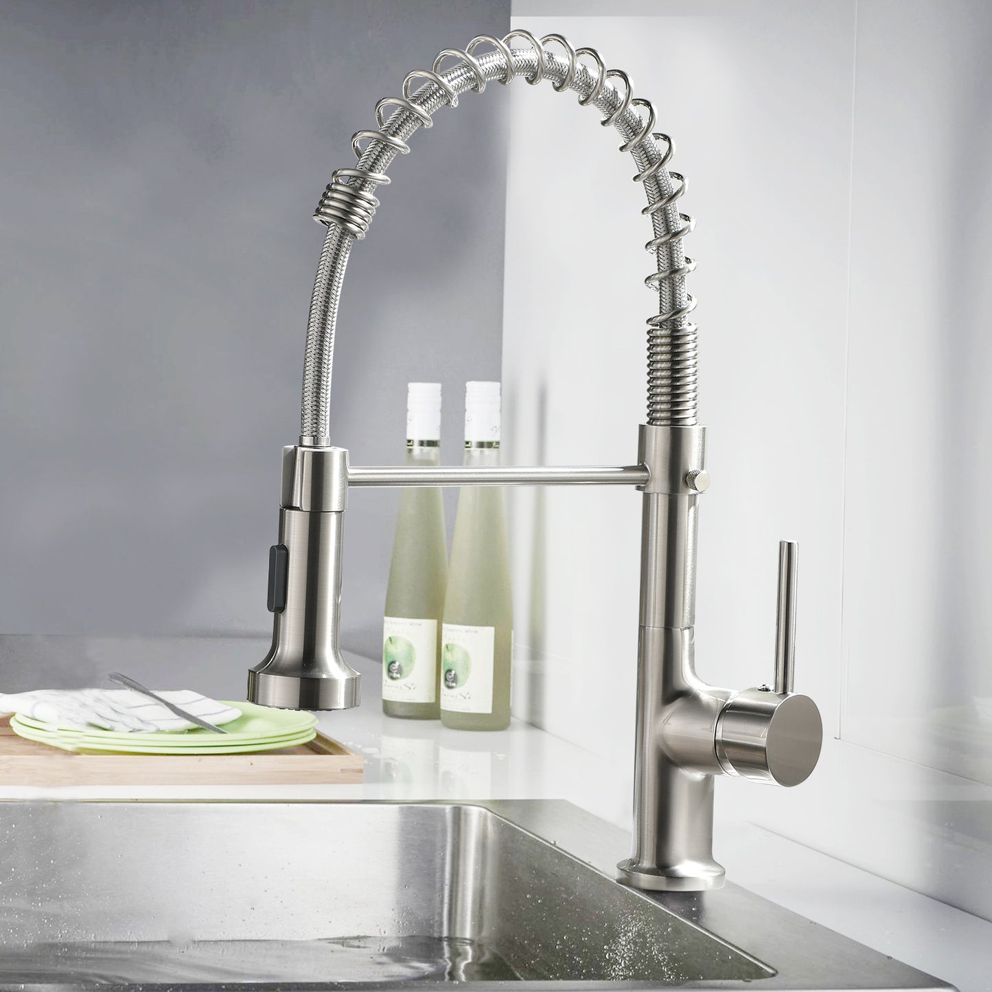 AvaMalis A|M Aquae The new model is beautiful and durable Single Handle Pull-Down Sprayer Kitchen Faucet in Black+Gold