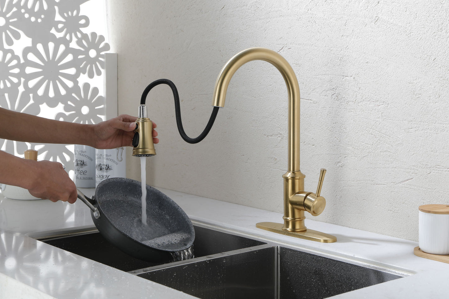 A|M Aquae Kitchen Faucet with Pull Down Sprayer