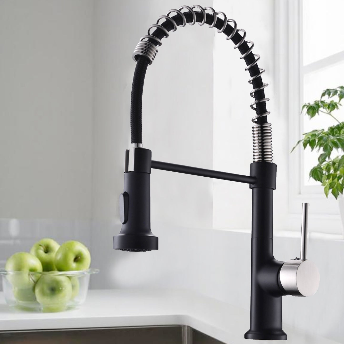 AvaMalis A|M Aquae The new model is beautiful and durable Single Handle Pull-Down Sprayer Kitchen Faucet in Black+Gold