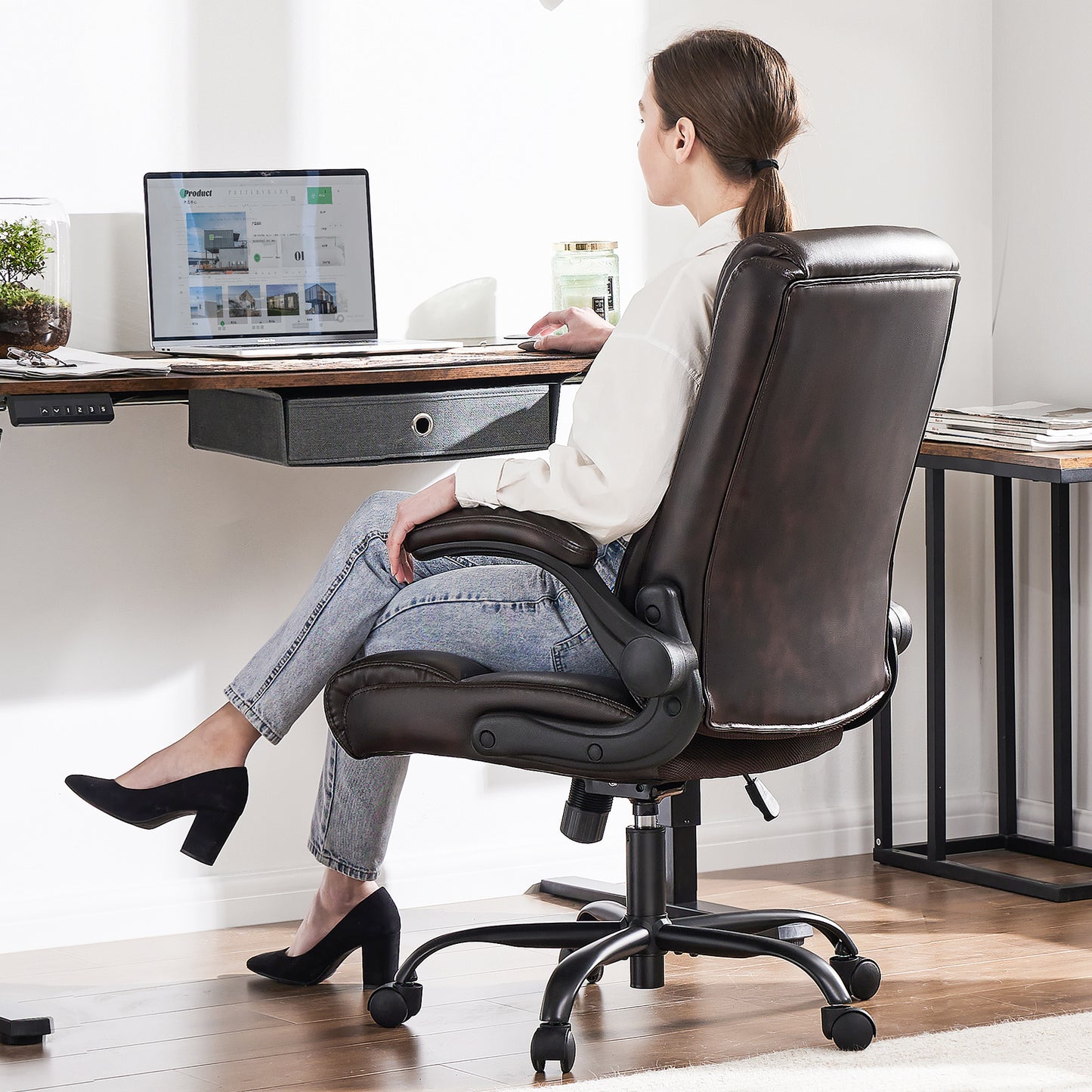 y Ergonomic Executive Home Office Chair Adjustable Height PU Leather Desk Chair